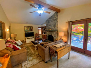 O1 Slopeside Bretton Woods cottage with AC, large patio and private yard Walk to slopes